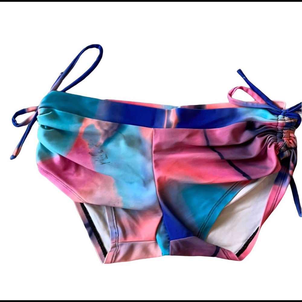 2/$20 Onzie yoga shorts. One size fits all
